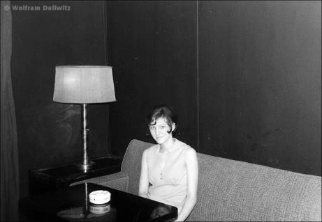 ... and Marion on the sofa of the mezzanine ...
